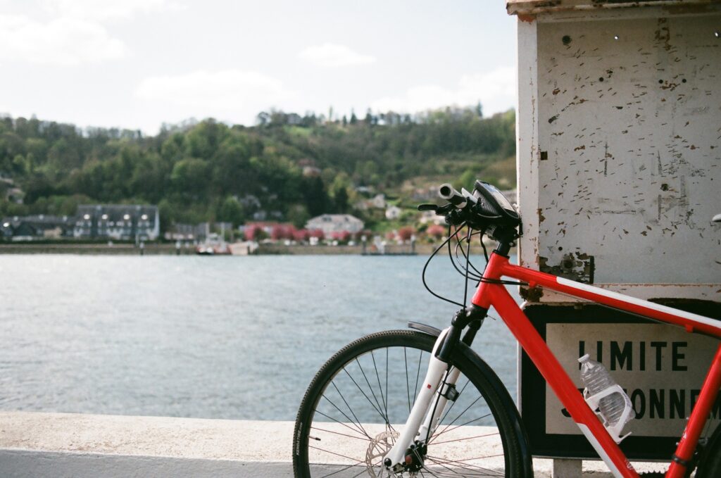 Wycieczki rowerowe z uchwytem na telefon – ułatw sobie życie